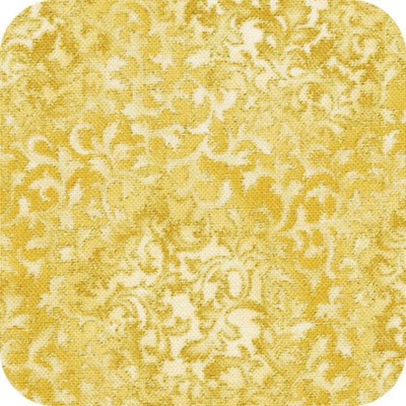 Fusions 11 Metallic by Robert Kaufman EJYM 6644-15 Ivory 27" remnant
